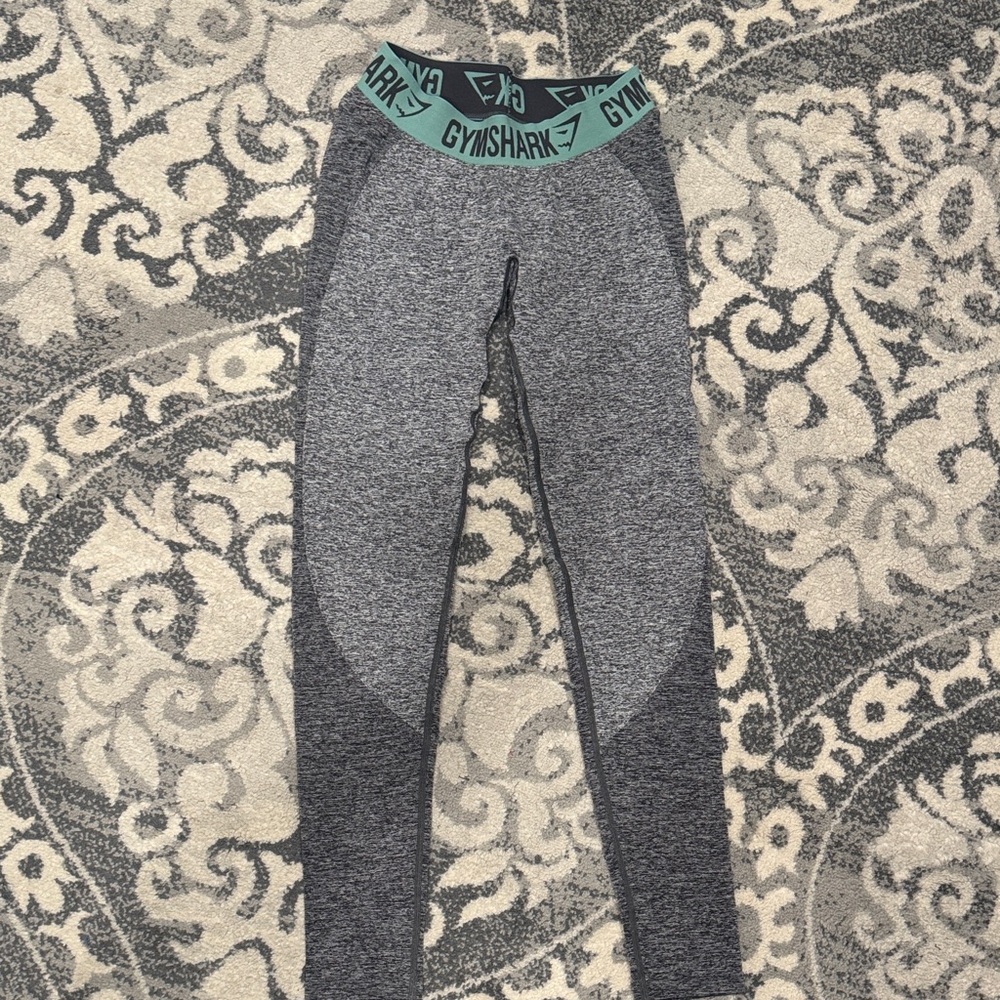 Gymshark barely worn good condition Leggings with Gray and Green Accents